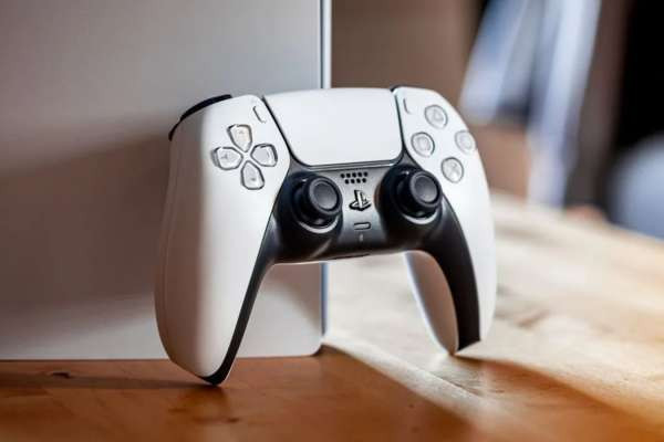 Sony готовит новую версию геймпада DualSense, который держит заряд 12 часов – Архив статей